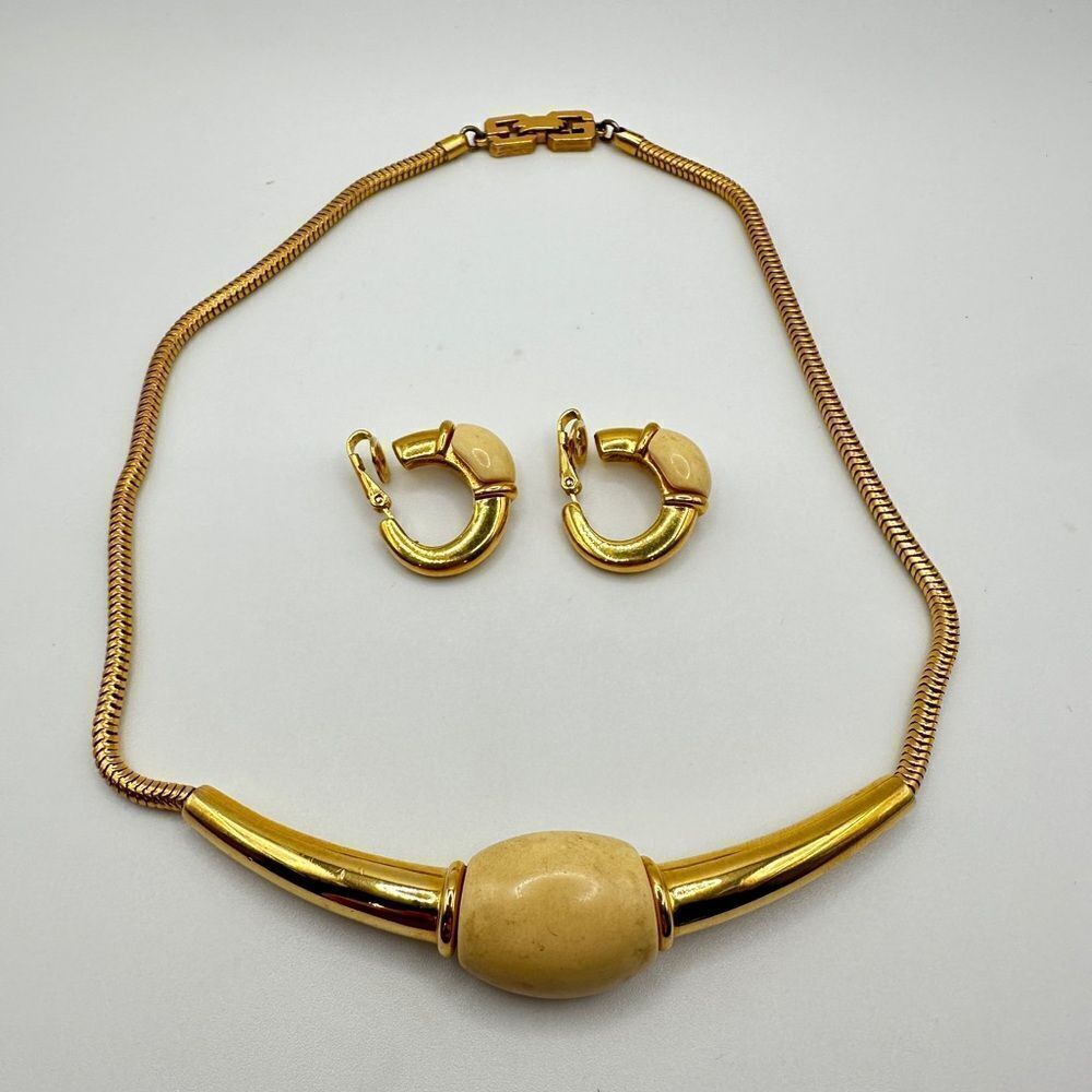 RARE VTG 1977 genuine Givenchy earrings and collar necklace set in gold tone! - Picture 12 of 16